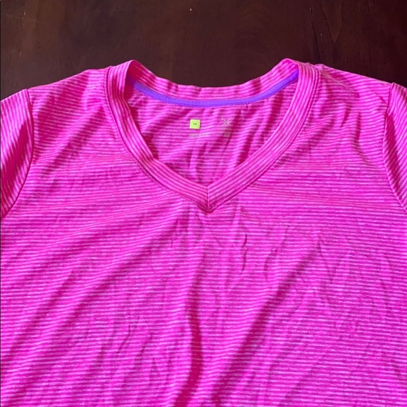 Workout top - Picture 2 of 5